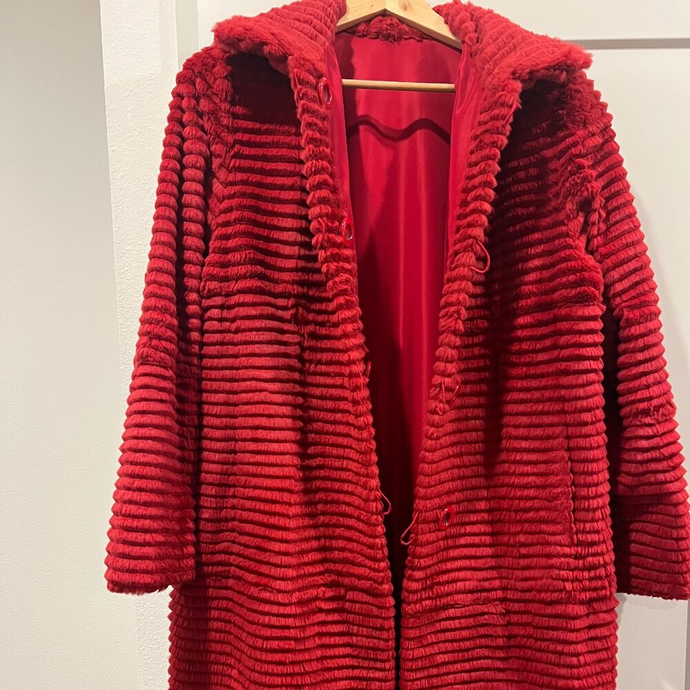 Red Reversible fur/polyester - Picture 2 of 2